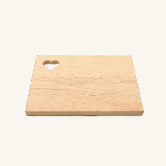 Tabla de cortar de madera con esquinas redondeadas y corte de corazón